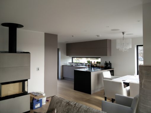 Lyd i flere rom Asker/Viken 20 høyttalere 10 soner