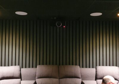 Lyd i flere rom, innfelte kvalitetshøyttalere