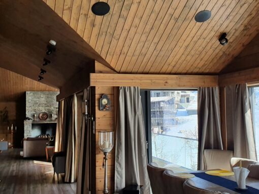 Lyd i flere rom Hemsedal 12 høyttalere 5 soner hifi multiroom