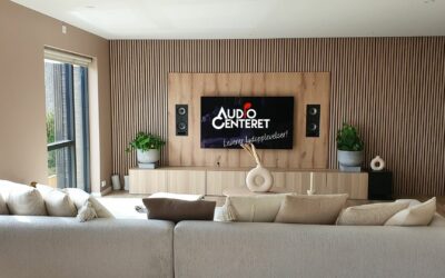 Stue innredning med integrert lyd og bilde system